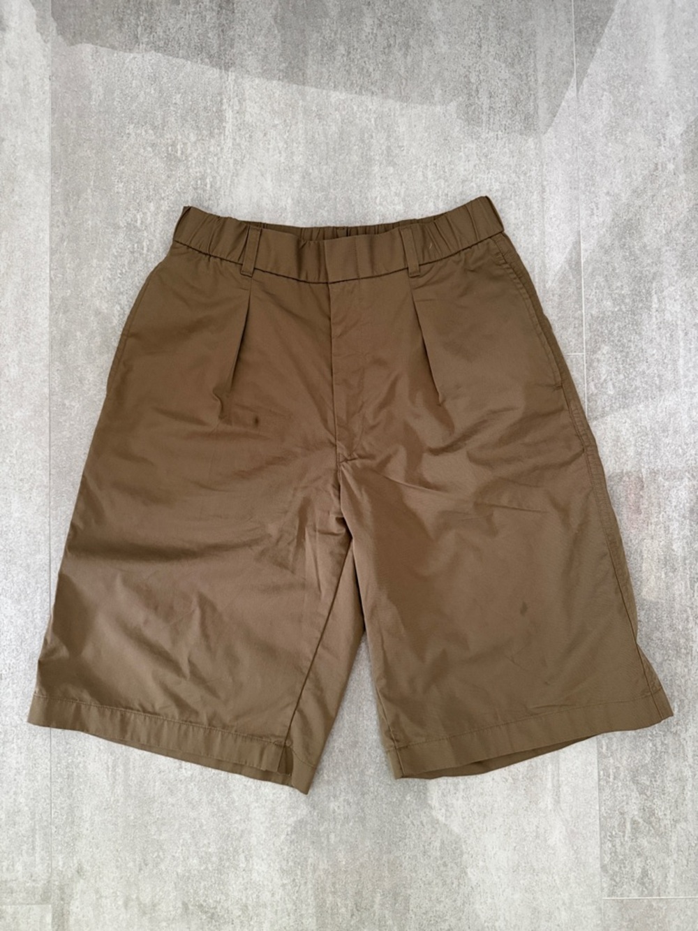 Uniqlo U Wide-Leg Pleated Shorts - Khaki - Size Small